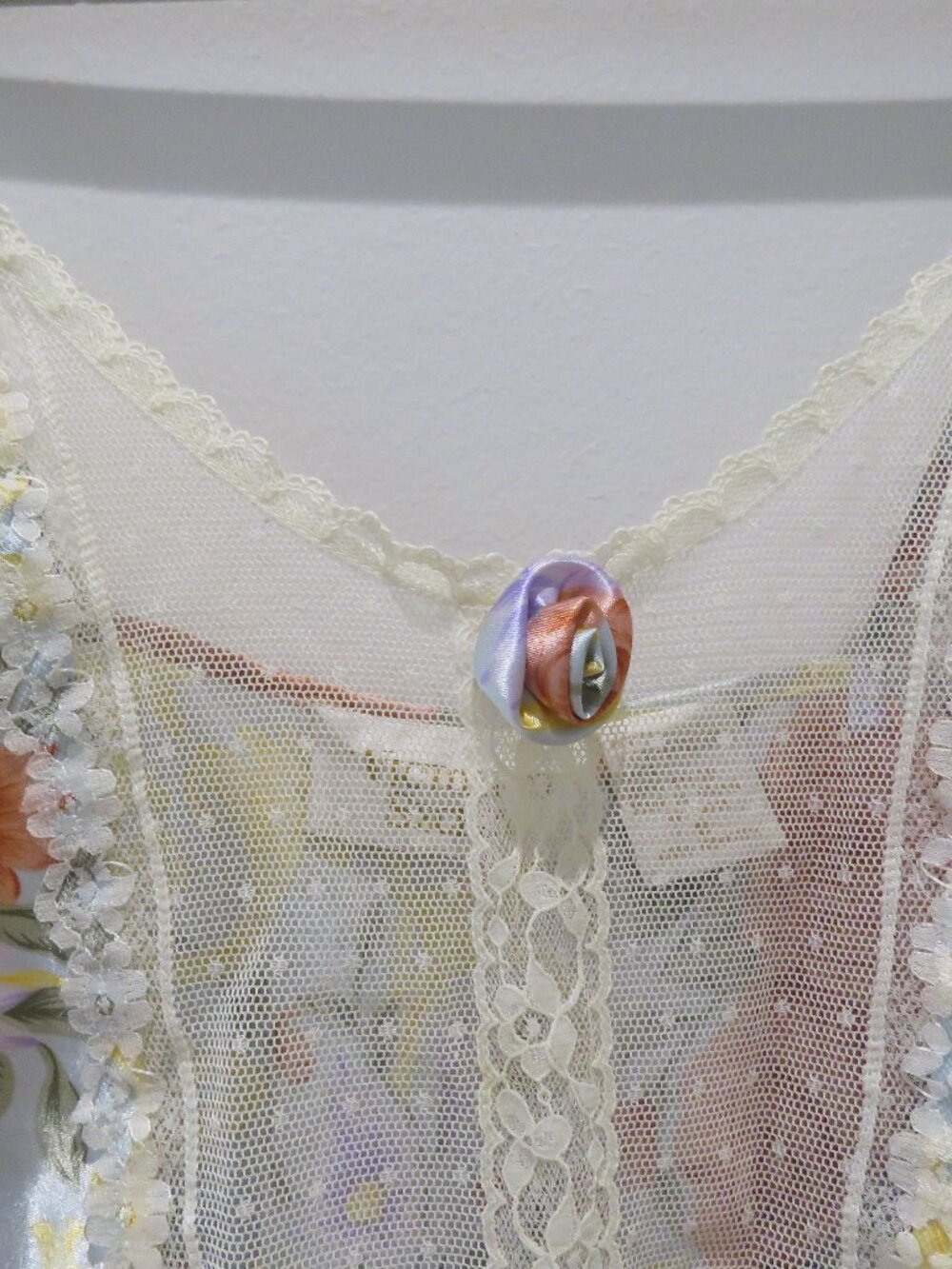 VINTAGE VICTORIA'S SECRET Gold Label Floral Satin Lace Cami Top Coquette Y2K - Picture 4 of 13